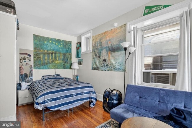 Building Photo - 4011 Pine St