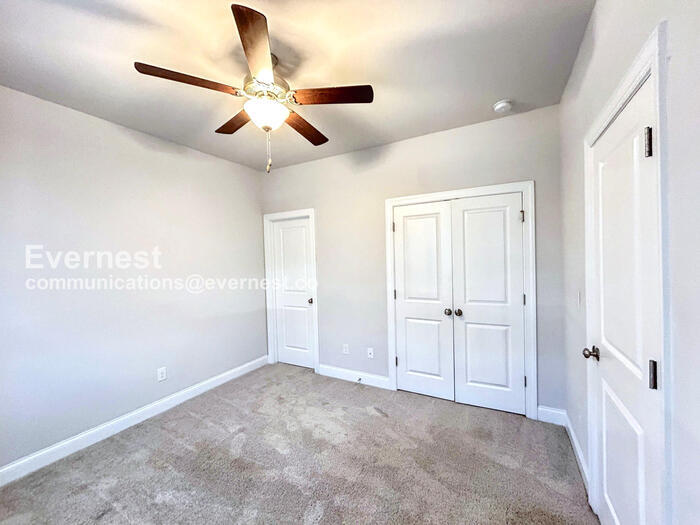 Building Photo - 331 Caledonia Ct