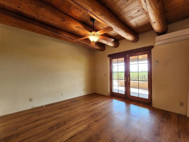 Building Photo - 4 Palentine Rd