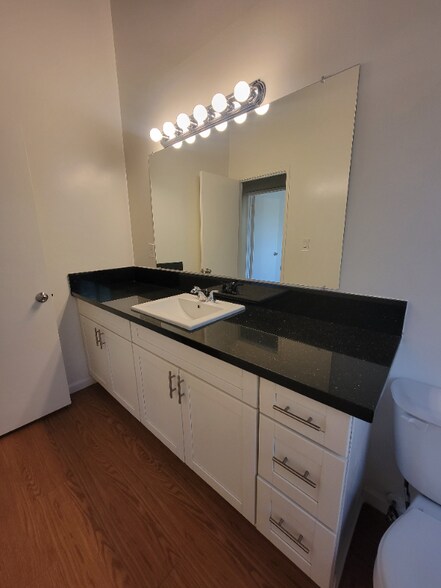 Building Photo - 7340 Ventura Canyon Ave