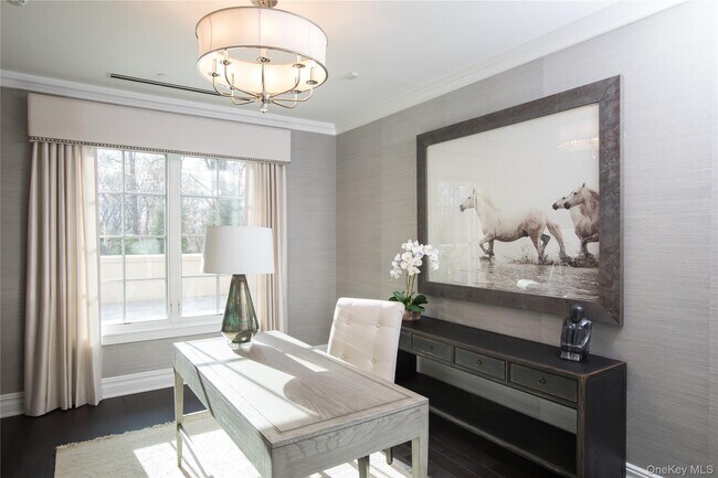 Building Photo - 3000 Royal Ct