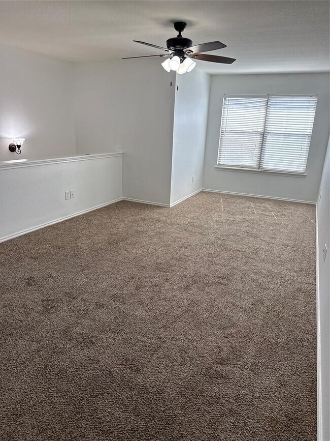 Building Photo - 2114 Cottontail Dr