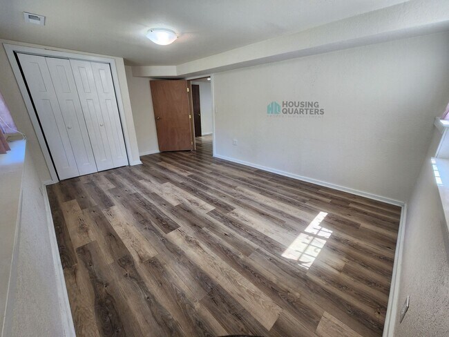 Building Photo - Single family home with large back yard!