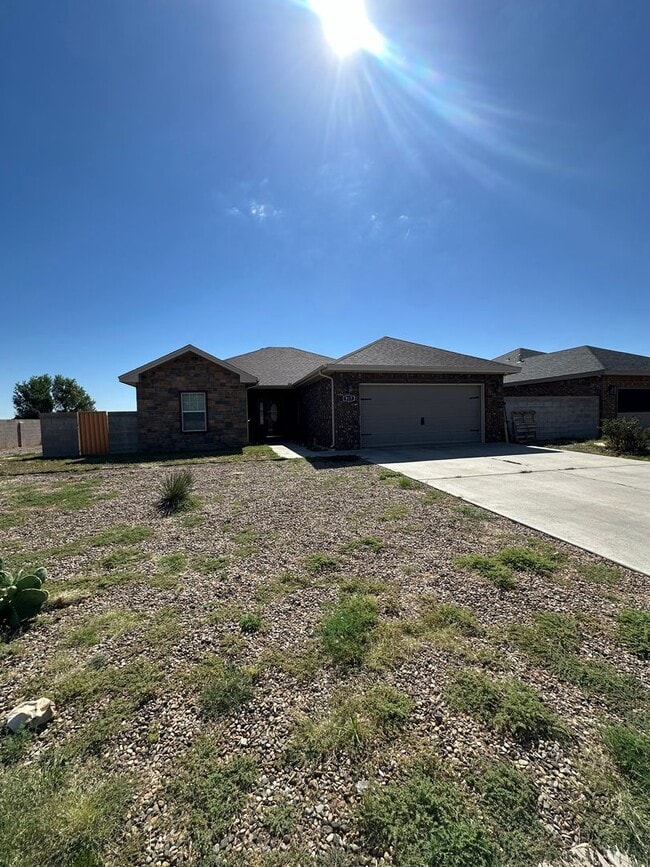 Building Photo - Stunning and Spacious 4 Bed Home! Parkview School District!
