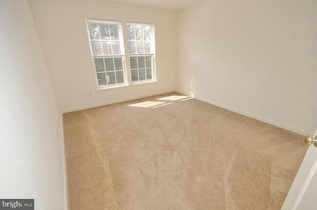 Building Photo - 5 Bridle Ct