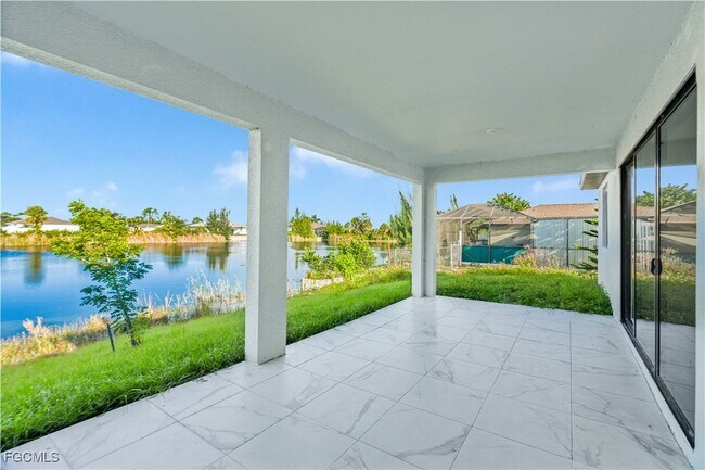 Building Photo - 3340 NE 19th Ave