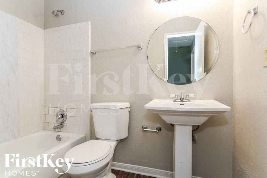 Building Photo - 16710 Lonesome Quail Dr