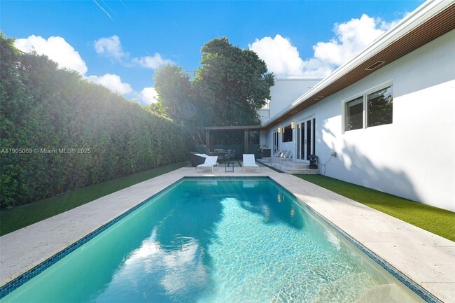 Primary Photo - 397 Harbor Ct