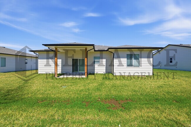 Building Photo - 619 Elmwood St