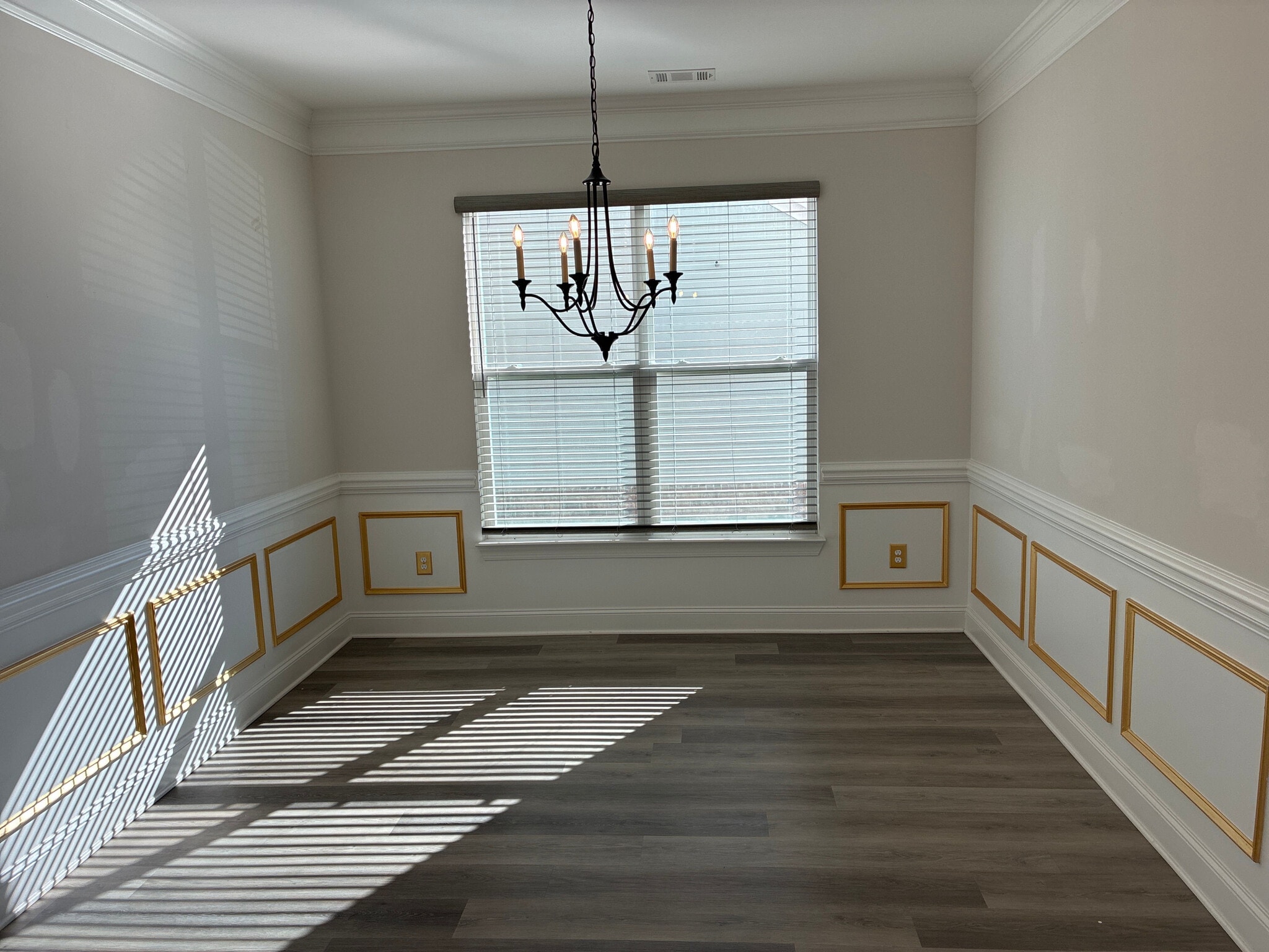 Building Photo - Room in House on Benjamin Dr