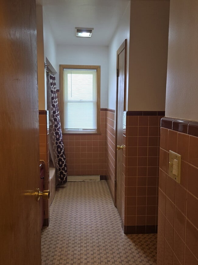 Building Photo - 2716 S Cleveland Park Dr