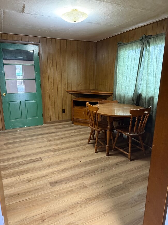 Building Photo - 355 Locust St