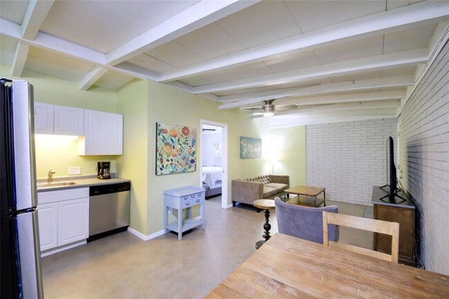 Building Photo - 2325 Newfield Ln
