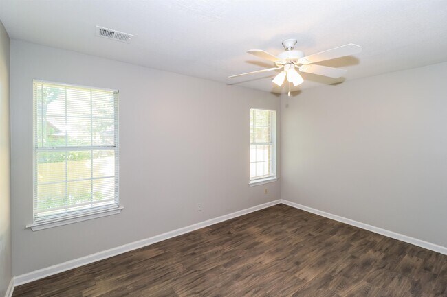 Building Photo - 8112 Country Mill Cove