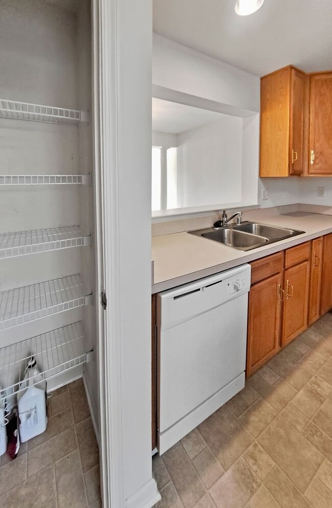 Building Photo - 3074 Esser Pl