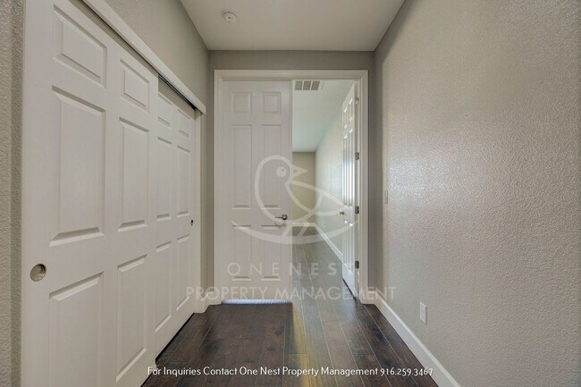 Building Photo - Offering a 6 Month Lease | 4 Bedroom 3 Bathroom Plumas Lake Beauty!