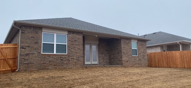 Building Photo - 3 Bedroom 2 Bathroom 2 Car Garage Home in Oakdale School District