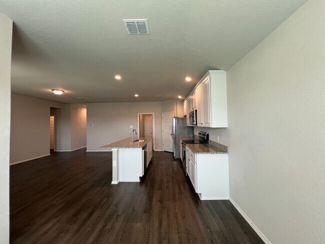 Building Photo - Wonderul 4/2 Single Story in White Wing, NBTX