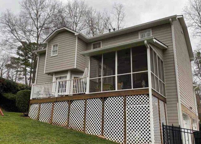 Relax after your workday on your screened in porch! - 4090 Norton Pl SE