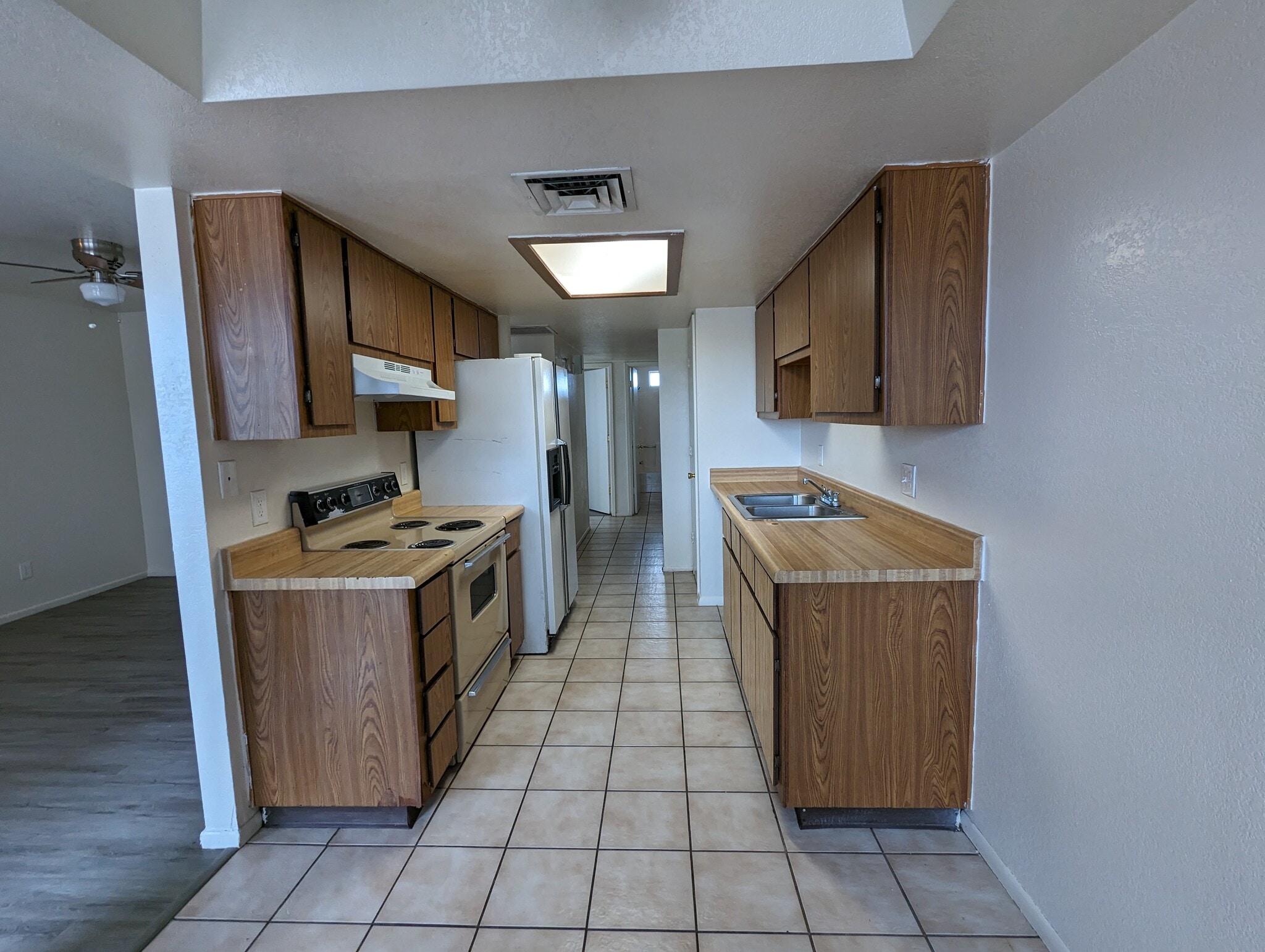 Building Photo - 1866 S Monterey Dr
