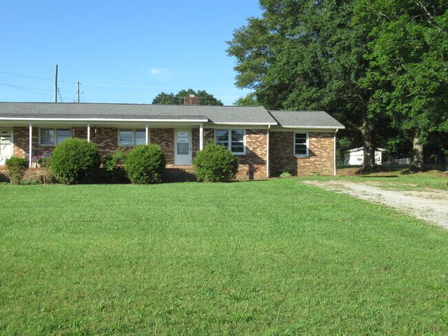 Building Photo - For Rent in the North Lincoln School District!