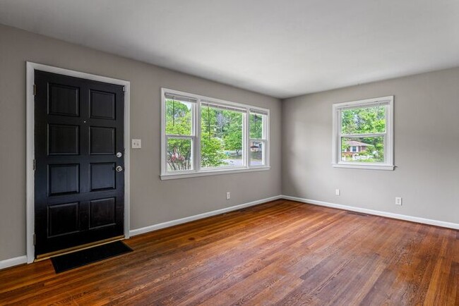 Building Photo - Home off Freeman Mill, Living Room Plus De...