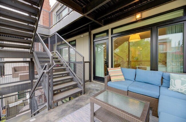 Building Photo - 117 Willow Ave