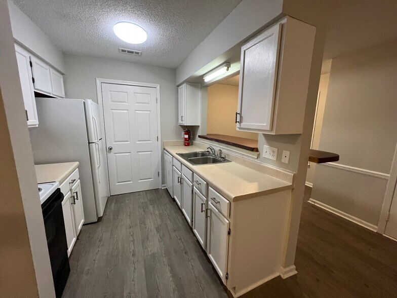 Building Photo - 2909 Spring Garden St