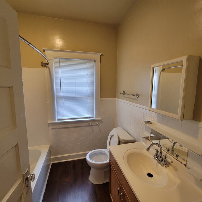 Building Photo - Beautiful 3 Bedroom