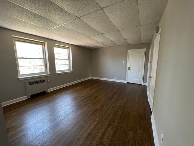 Building Photo - Modernized 1 br, heat included