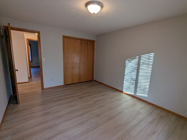 Building Photo - 1315 NE Paula Dr