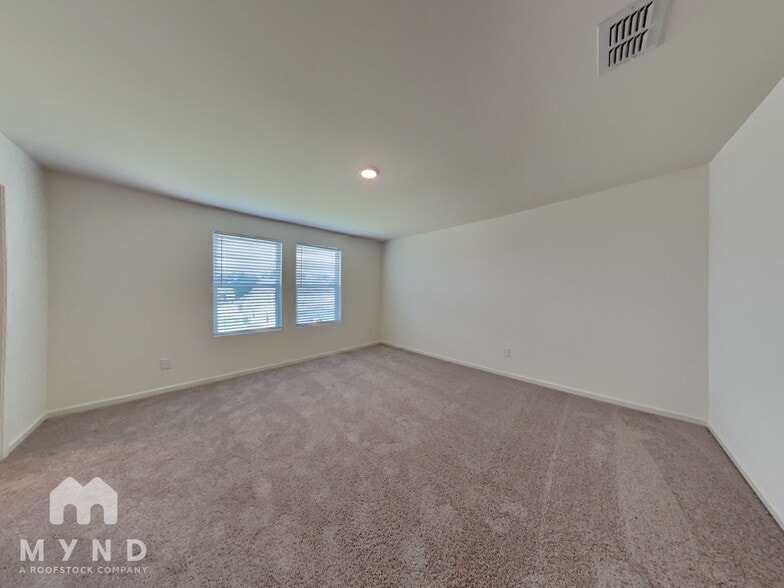 Building Photo - 1140 Centerview Dr