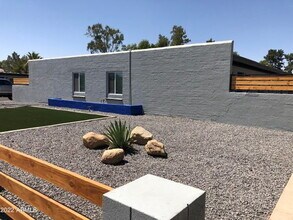 Building Photo - TERRIFIC 2 BEDROOMS 1 BATH SINGLE LEVEL UN...