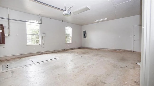 Building Photo - 404 Timberdale Dr