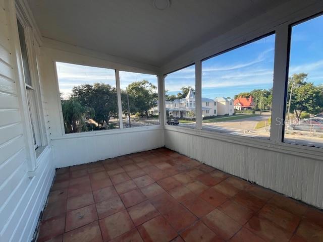 Building Photo - 301 E Palm Ave