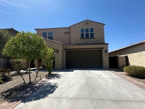 Building Photo - Charming 5-bed, 3-bath home in upscale Mea...