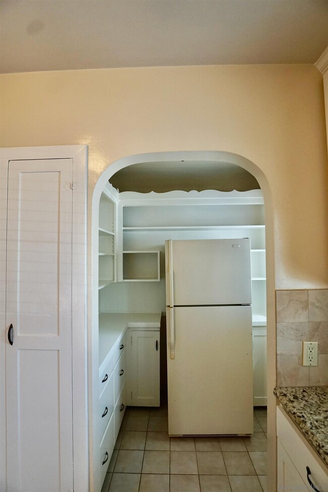 Building Photo - 2444 Curlew St