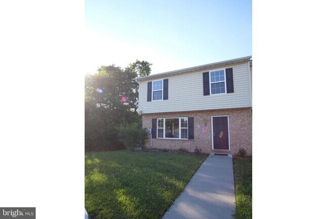 Building Photo - 501 Emily Ln