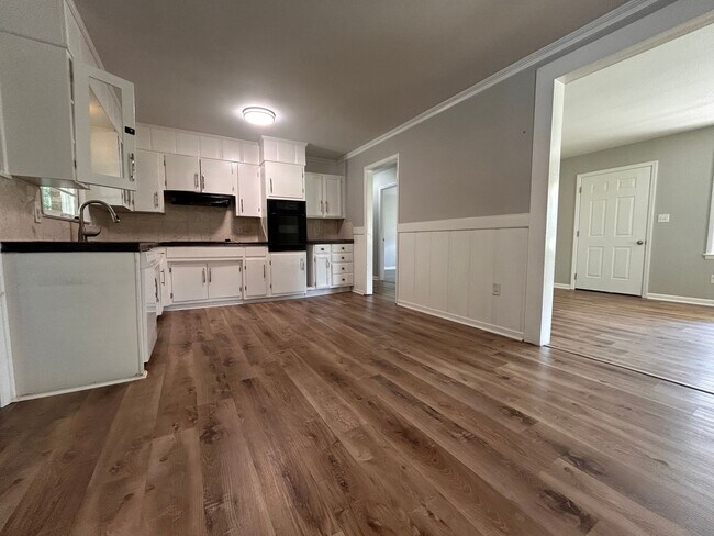 Building Photo - 3908 Timbercrest Dr NW