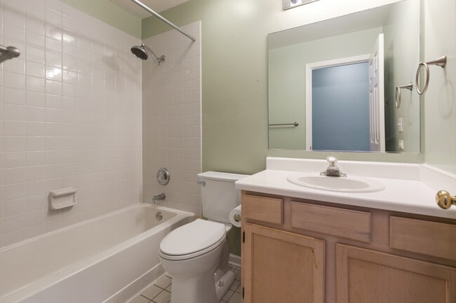 Building Photo - 1483 Ashbury Ln W