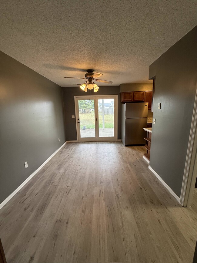 Building Photo - 14102 Southwind Dr