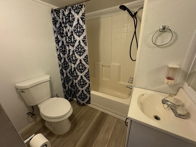 Building Photo - 2 BR Willow Beach with BOAT/RV Marina Membership available!