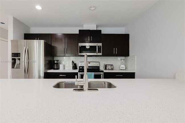 Building Photo - 11320 NW 35th Ct