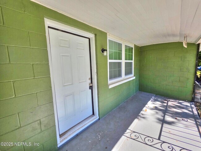 Building Photo - 5503 Royce Ave