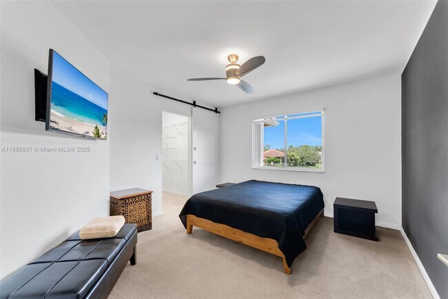 Building Photo - 420 Montclaire Dr