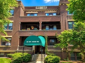 Building Photo - 35 Mt Hood Rd