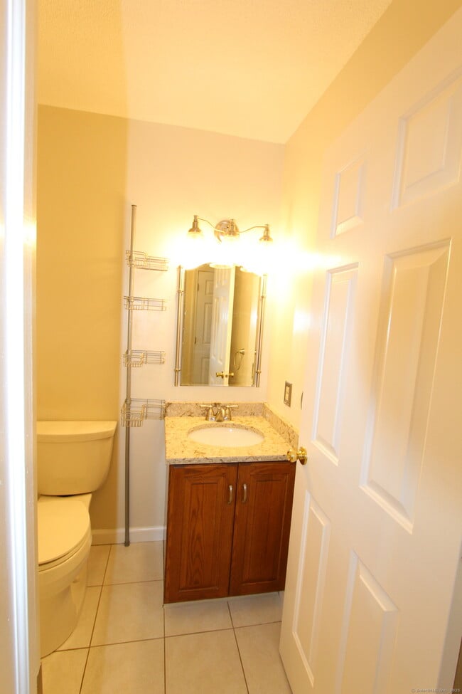 Building Photo - 44 Rosemary Ln