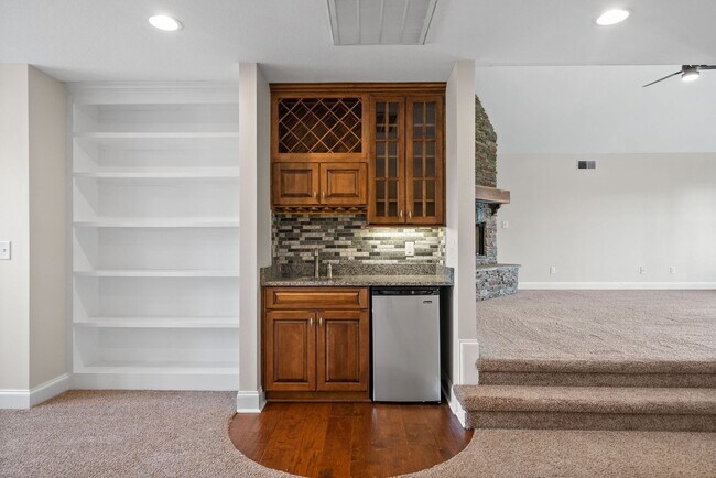 Building Photo - Pet Friendly Four Bedroom off Exit 8!