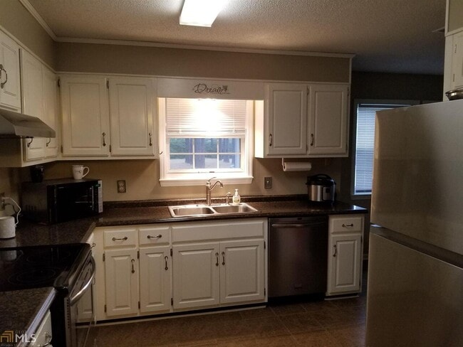 Building Photo - 2541 Westover Dr