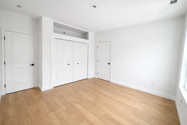 Building Photo - 3340 W Evergreen Ave